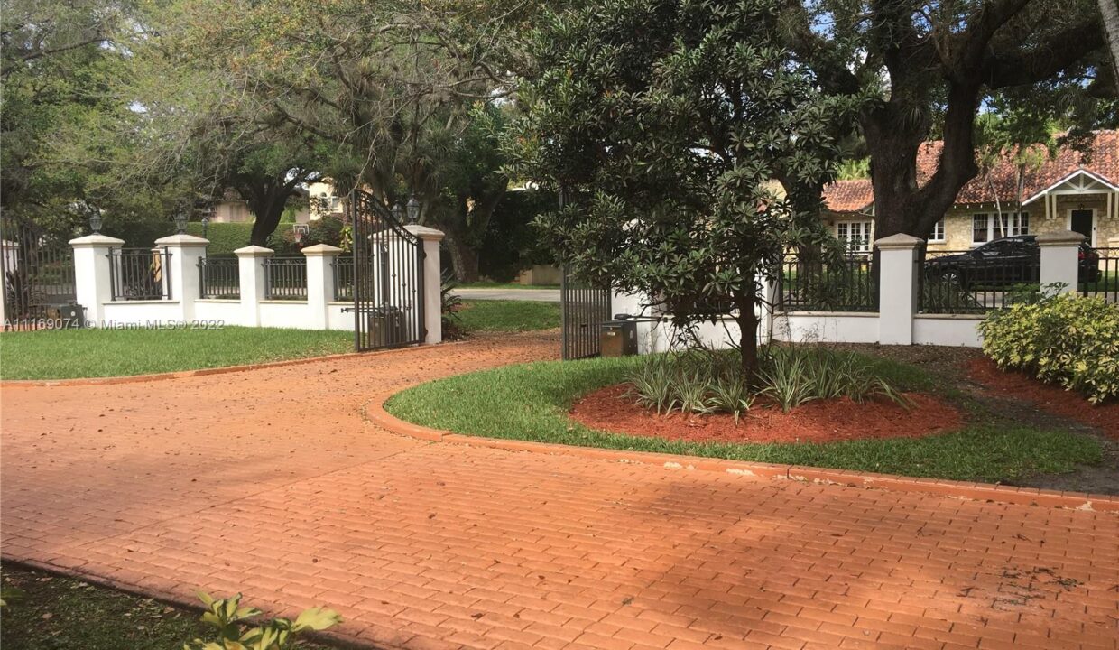 1222 Coral Way Coral Gables, FL 33134-4754 3