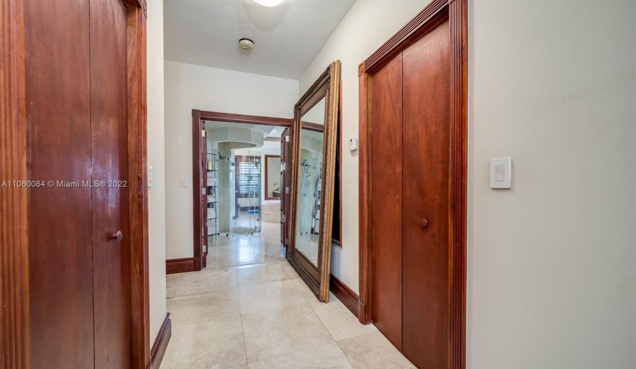 602 E Enclave Cir E 24