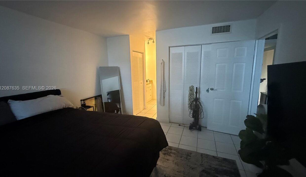 2935 NE 163rd St (21)